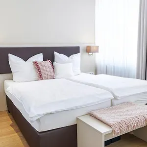 Tante Alma's Koelner 3* Colonia